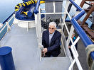 Adri op zijn schip